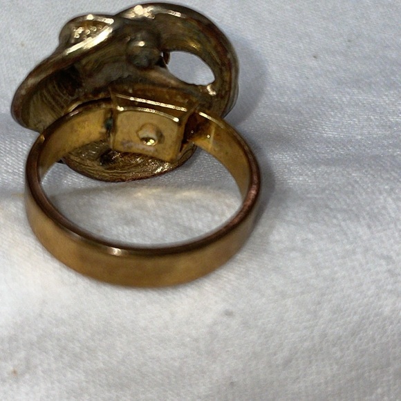 Size 7 Vintage Hand Crafted chunky gold tone swirl ring - Picture 3 of 3